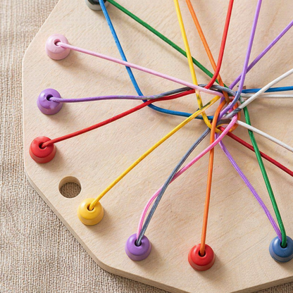 Minio Greedy Caterpillar – Fädel- & Reihenfolgespiel Playbox